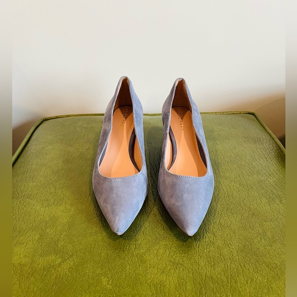 Cole Haan Pointy Toes Block Heel Pump in pretty blue suede, New! - Picture 6 of 6